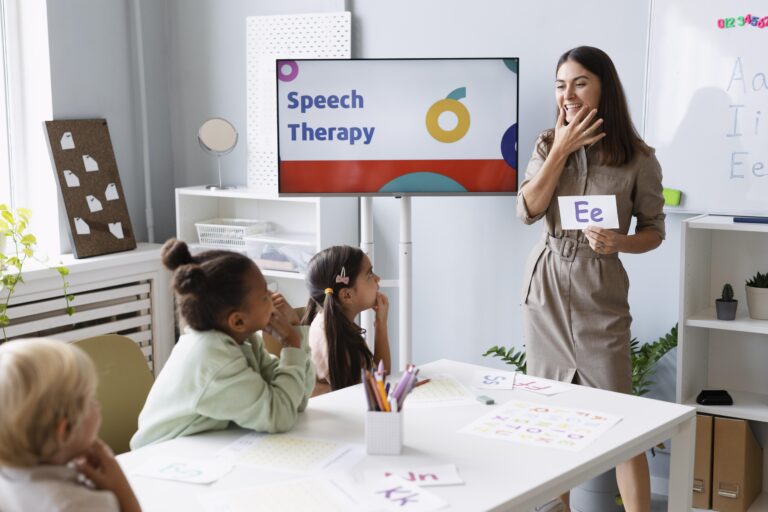 young-woman-doing-speech-therapy-with-kids